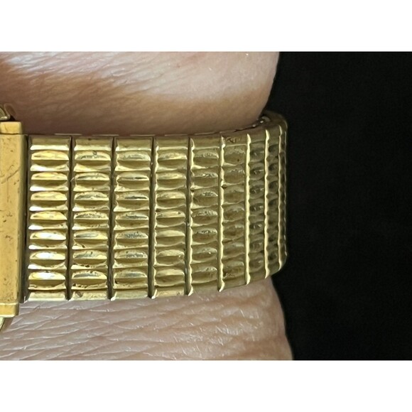 Helbros Size ONE SIZE Vintage Gold-Tone Watch with Date Window main image 5